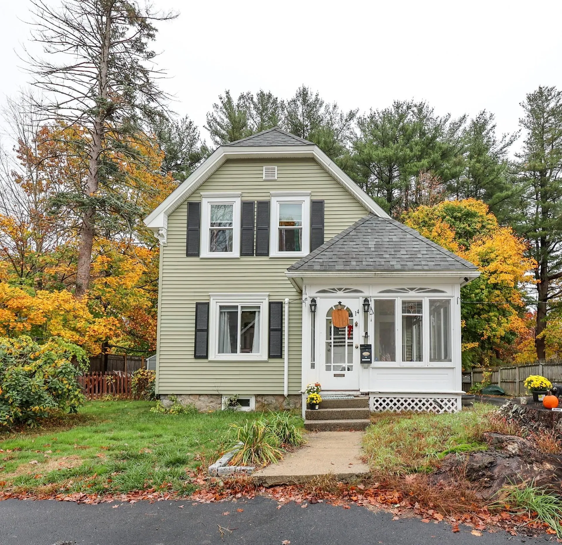 14 Pleasant Street Derry NH 03038