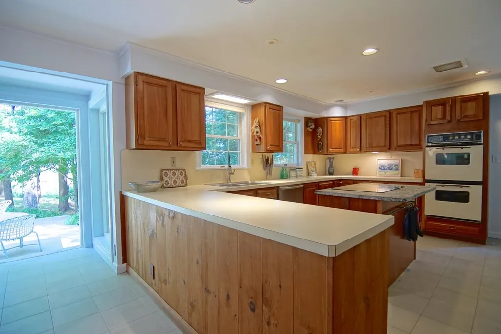 14 Runnymede Drive North Hampton NH 03862