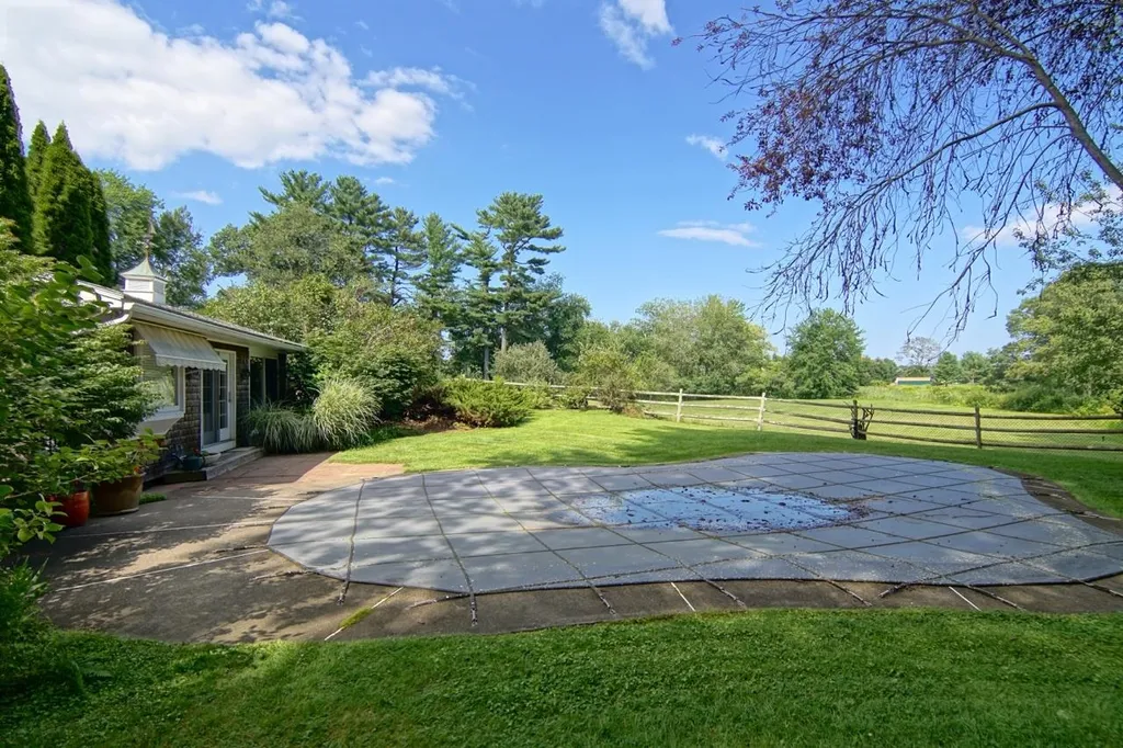 14 Runnymede Drive North Hampton NH 03862