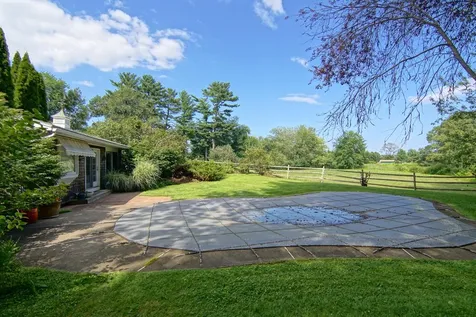 14 Runnymede Drive North Hampton NH 03862