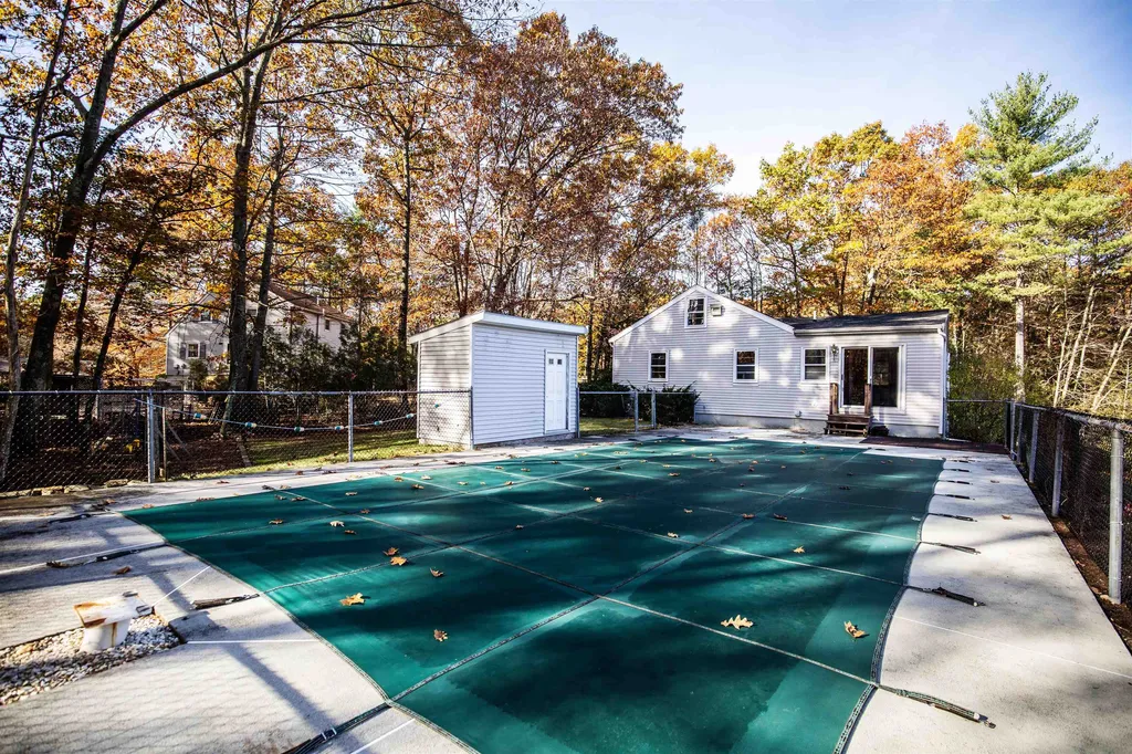 12 Meadowview Drive Newton NH 03858