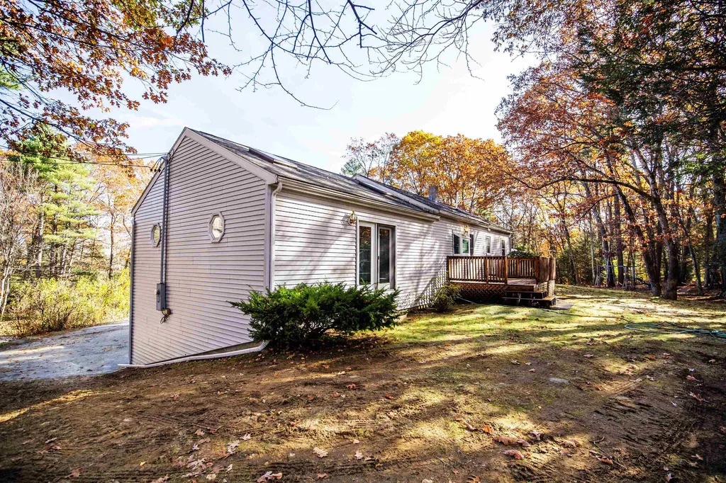12 Meadowview Drive Newton NH 03858