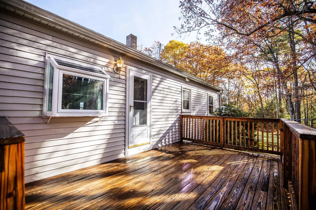 12 Meadowview Drive Newton NH 03858