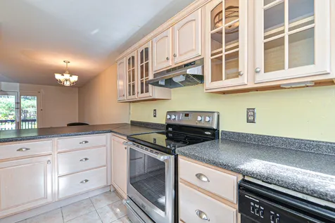 16 Thornhill Road Stratham NH 03885