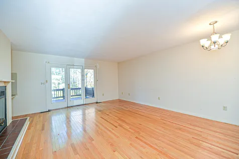 16 Thornhill Road Stratham NH 03885