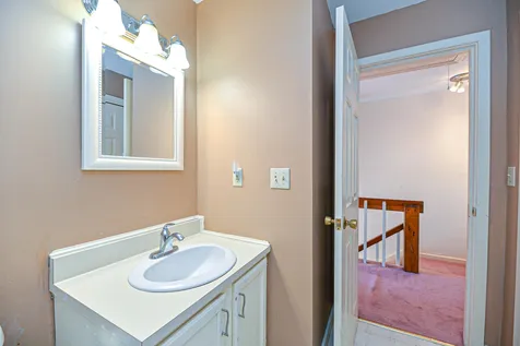 16 Thornhill Road Stratham NH 03885