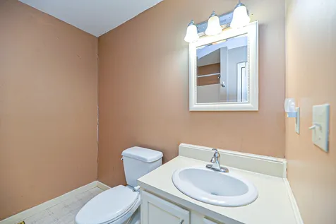 16 Thornhill Road Stratham NH 03885