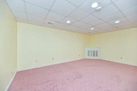 16 Thornhill Road Stratham NH 03885
