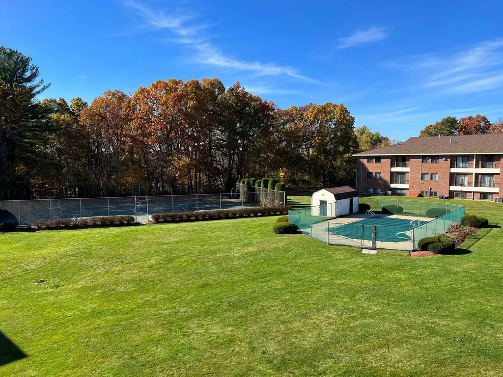 435 Abbott Farm Lane Hudson NH 03053
