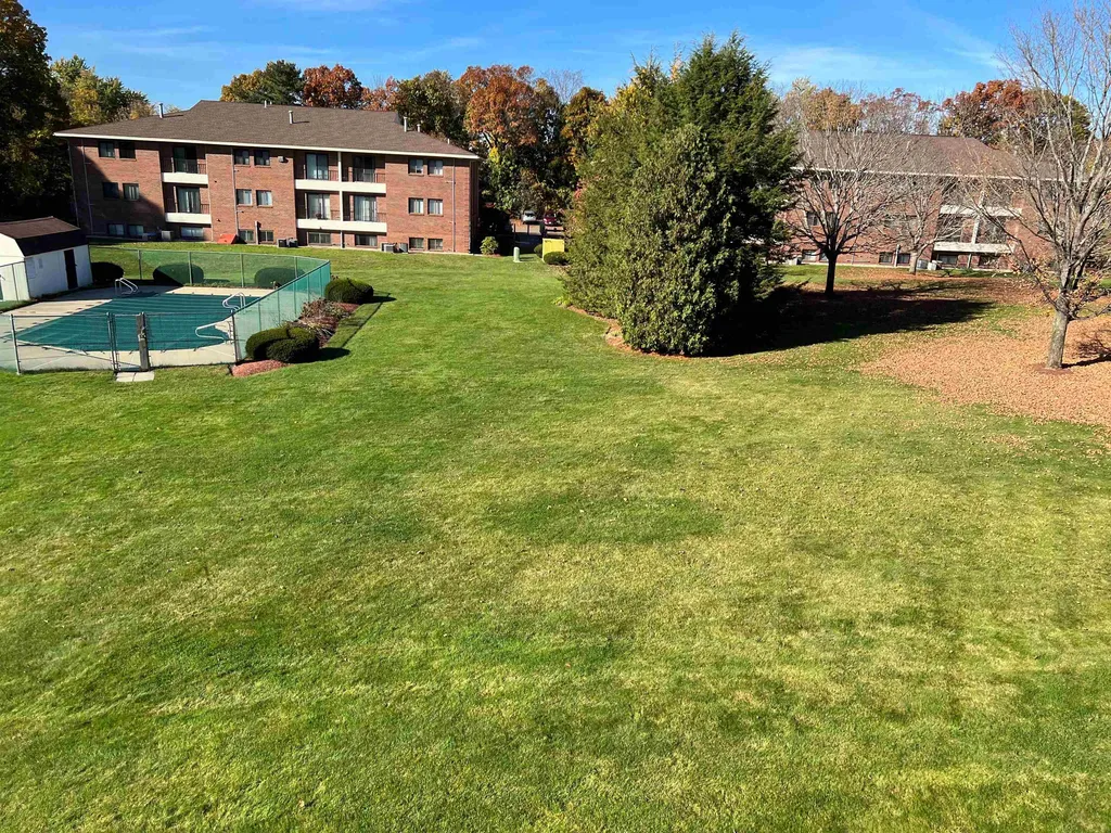 435 Abbott Farm Lane Hudson NH 03053