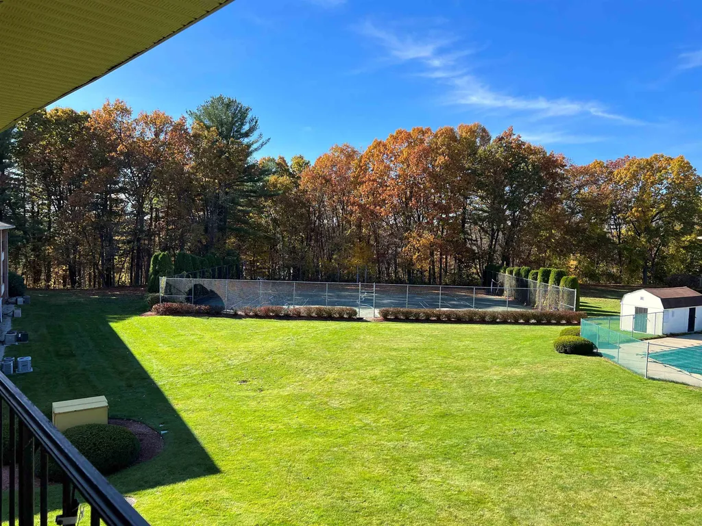 435 Abbott Farm Lane Hudson NH 03053