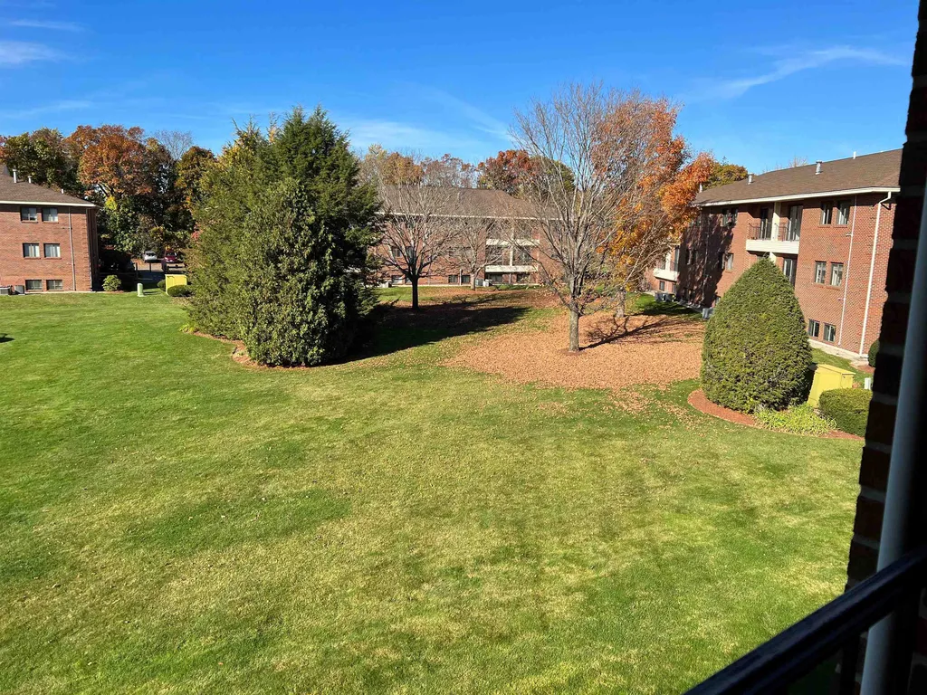 435 Abbott Farm Lane Hudson NH 03053