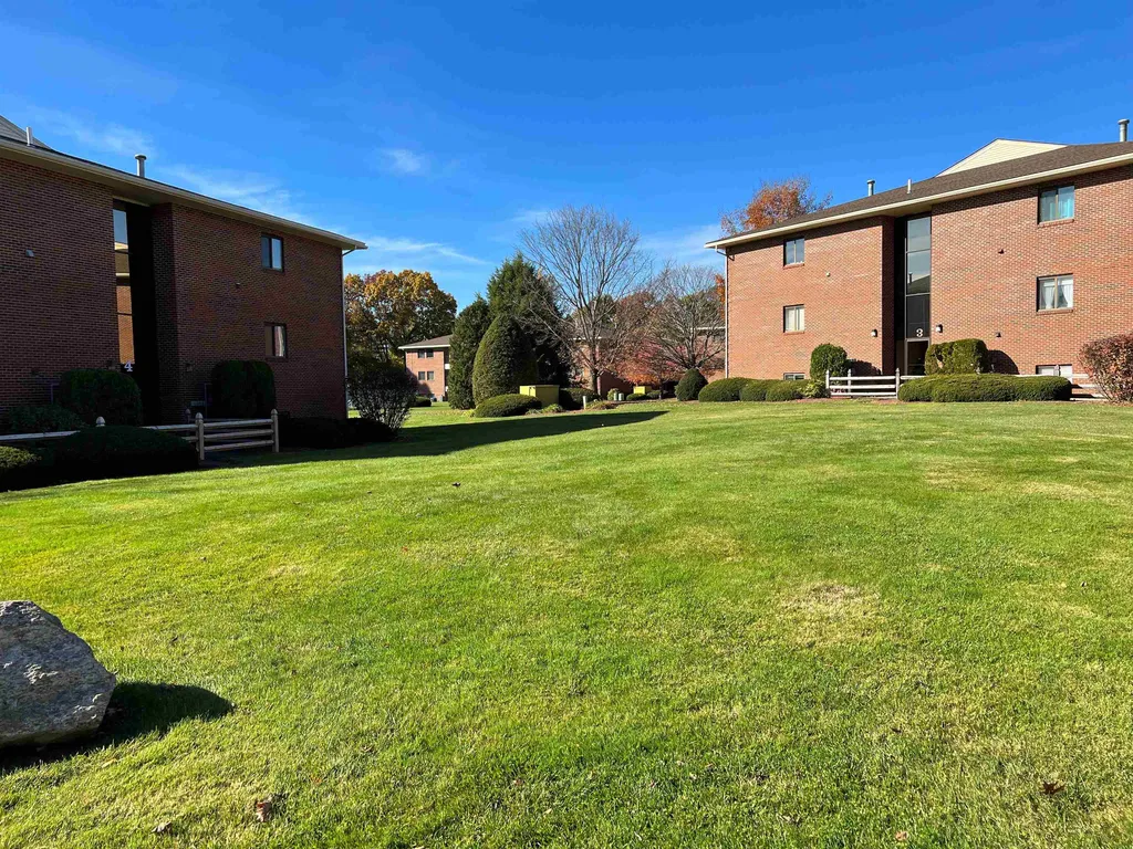 435 Abbott Farm Lane Hudson NH 03053