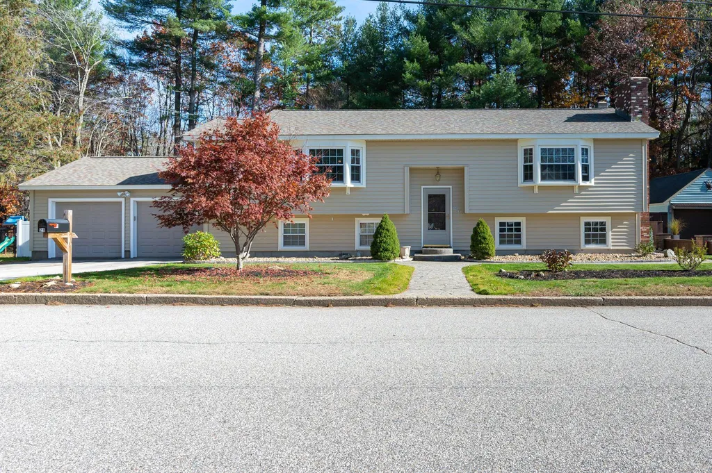 21 Sherwood Drive Hooksett NH 03106