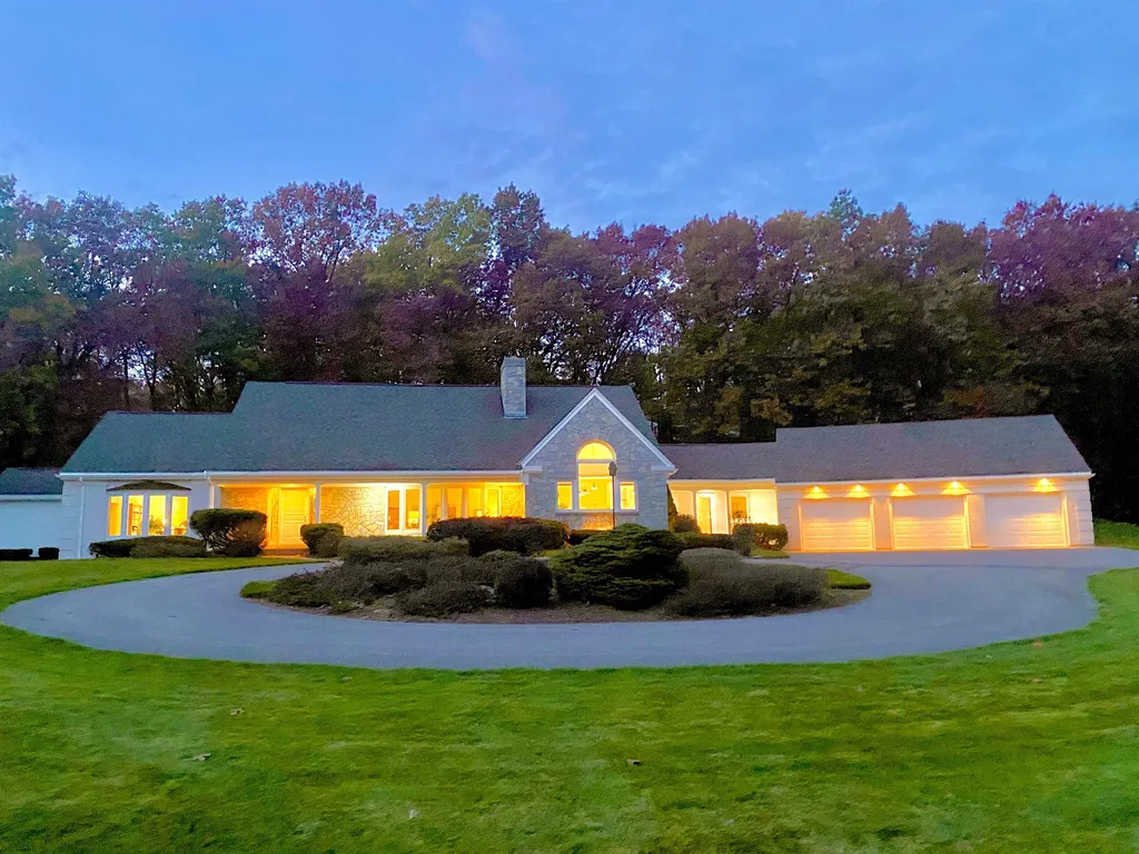 22 Cricket Hill Road Bedford NH 03110