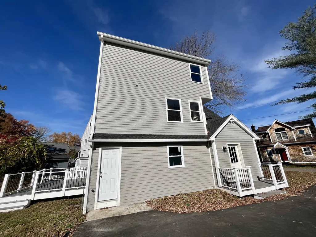 18 Wentworth Terrace Dover NH 03820