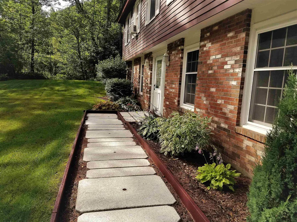5 Ledgewood Road Claremont NH 03743