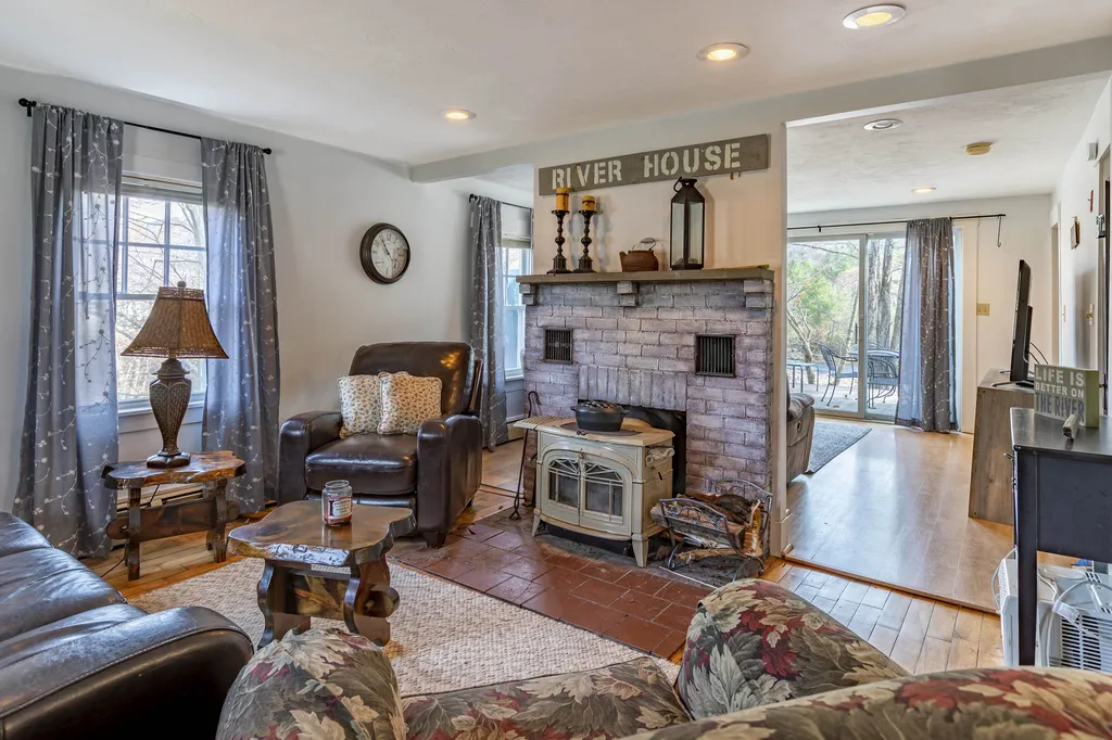 13 Daniel Webster Highway Woodstock NH 03262