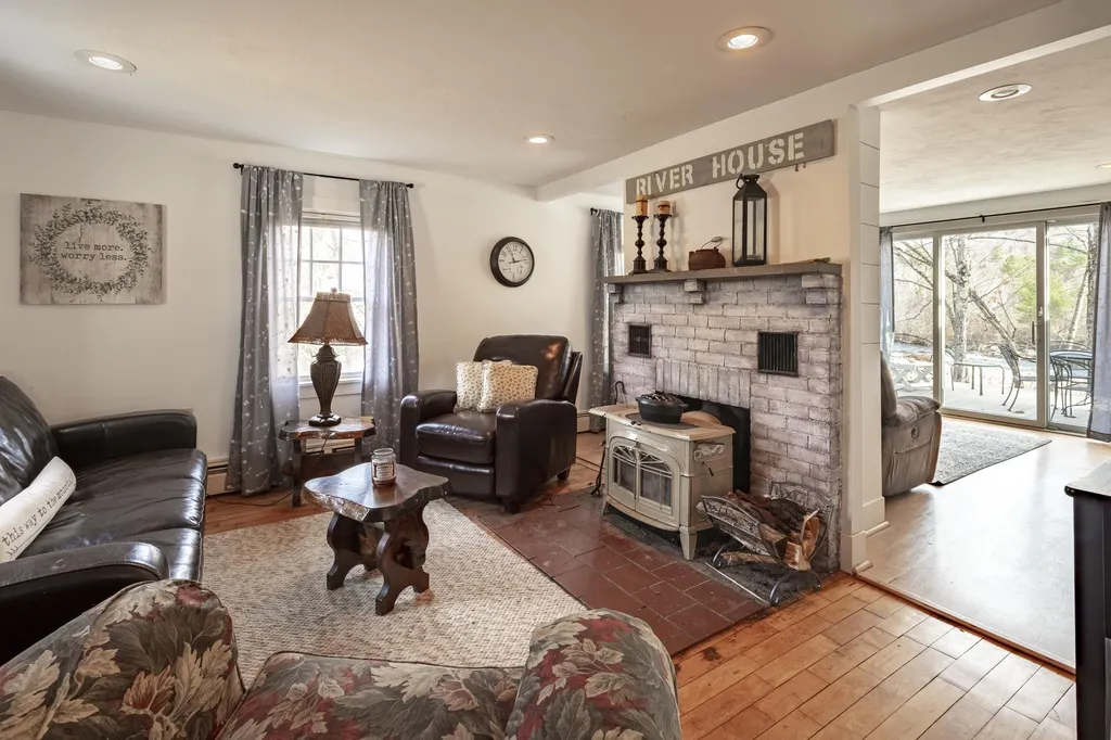 13 Daniel Webster Highway Woodstock NH 03262