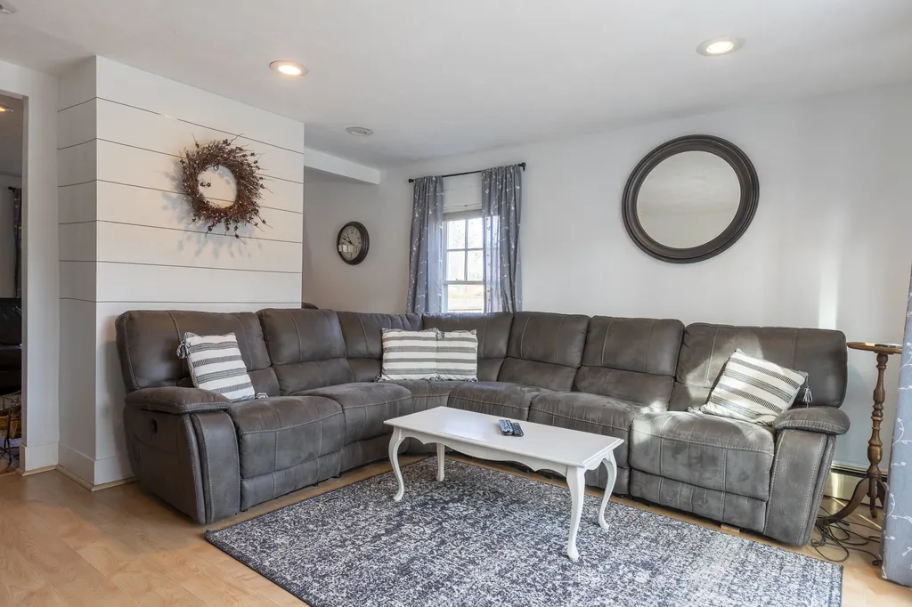 13 Daniel Webster Highway Woodstock NH 03262