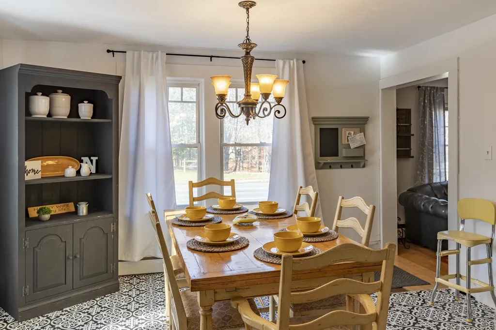 13 Daniel Webster Highway Woodstock NH 03262
