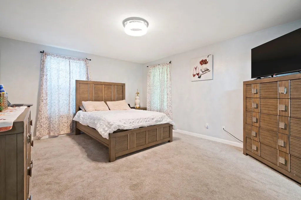 26 Auburn Road Londonderry NH 03053