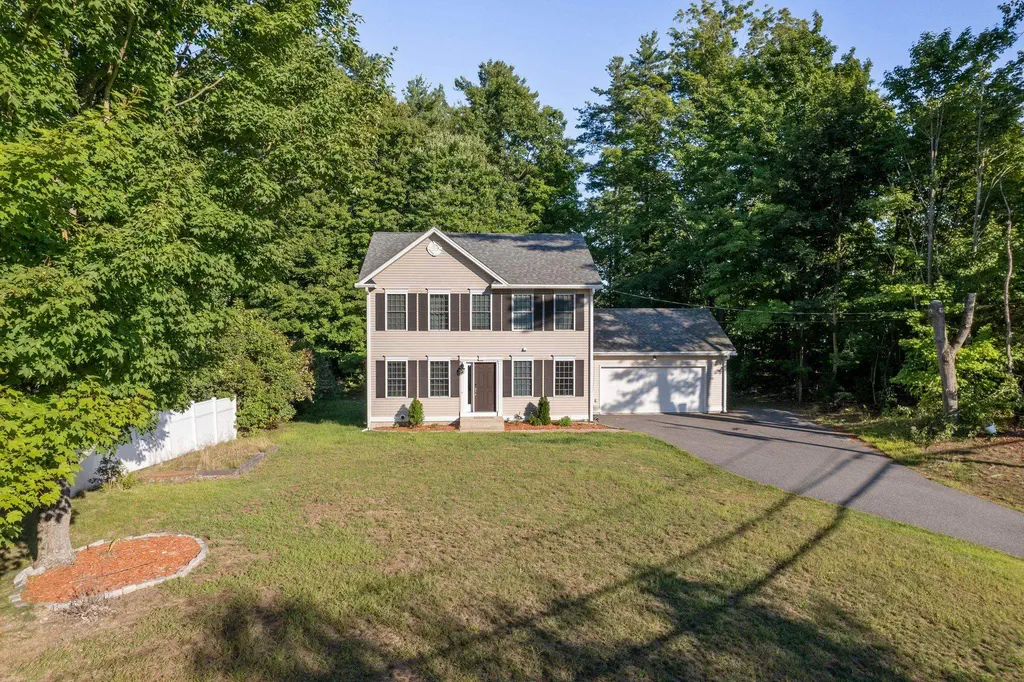 26 Auburn Road Londonderry NH 03053