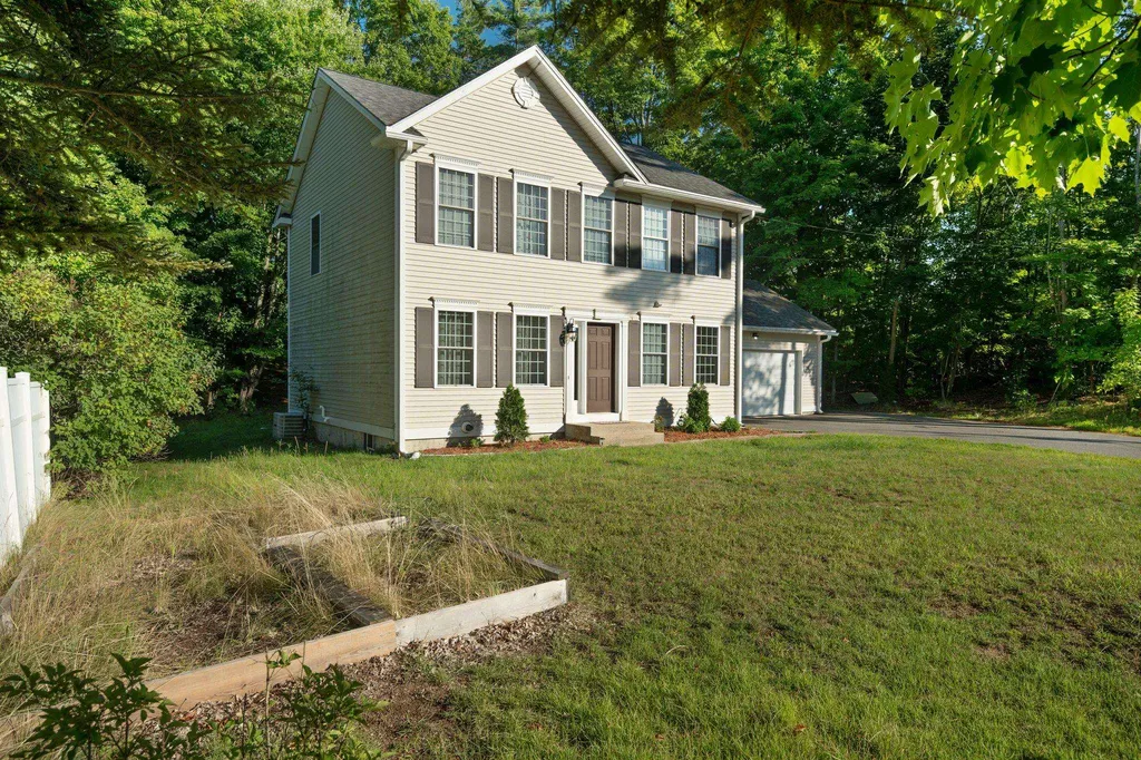 26 Auburn Road Londonderry NH 03053