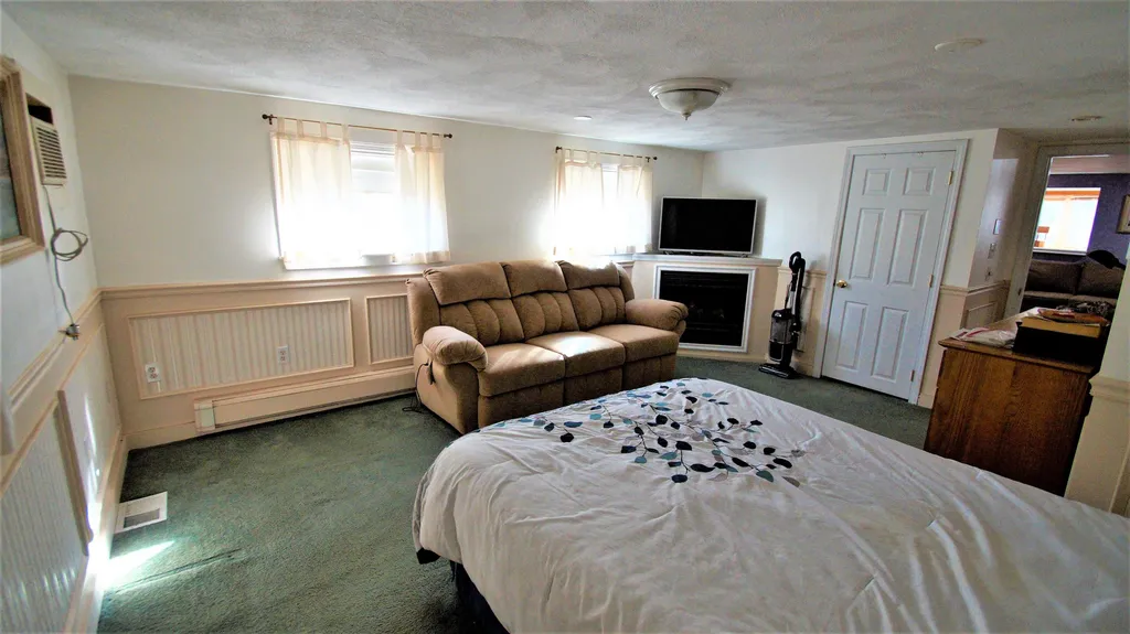 17 West Shore Drive Raymond NH 03077