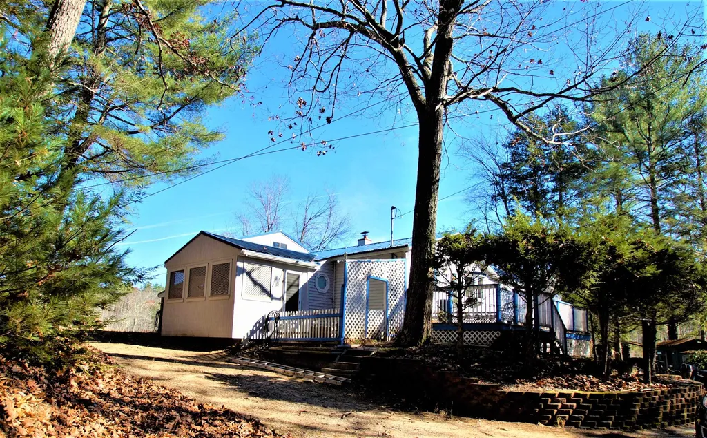 17 West Shore Drive Raymond NH 03077