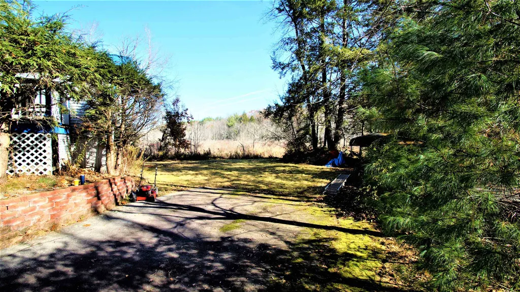 17 West Shore Drive Raymond NH 03077