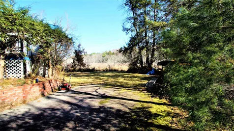 17 West Shore Drive Raymond NH 03077