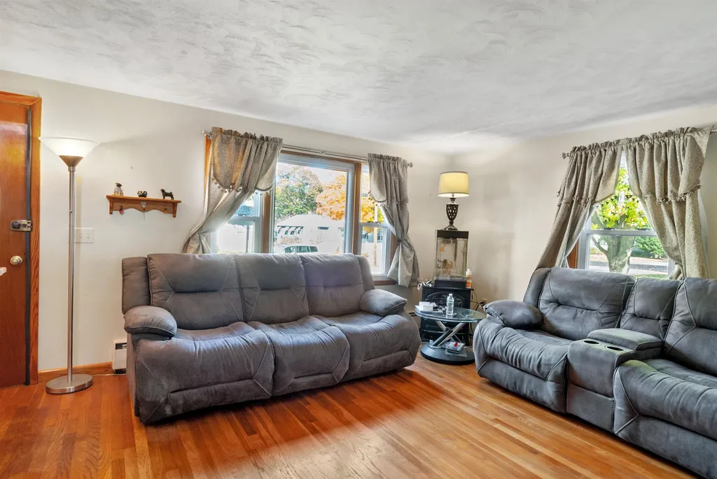 28 Paul Avenue Nashua NH 03060