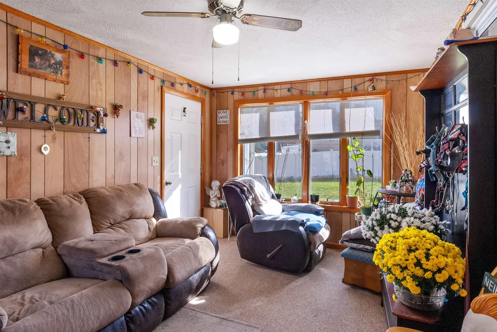 28 Paul Avenue Nashua NH 03060