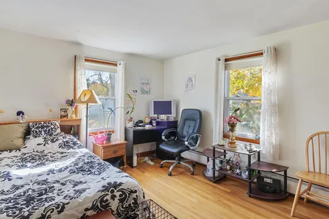 28 Paul Avenue Nashua NH 03060