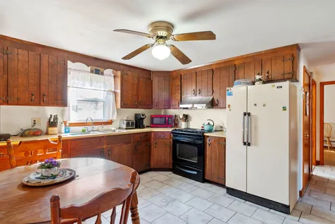 28 Paul Avenue Nashua NH 03060