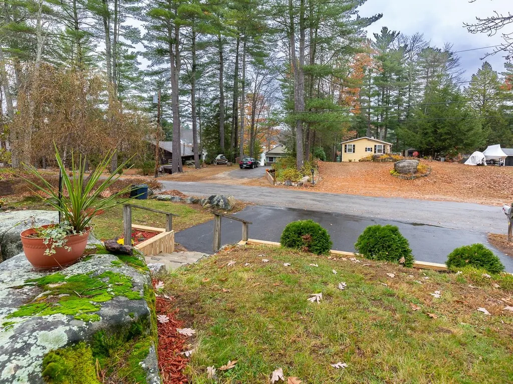 8 Governors Drive Raymond NH 03077