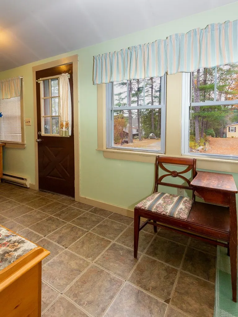 8 Governors Drive Raymond NH 03077