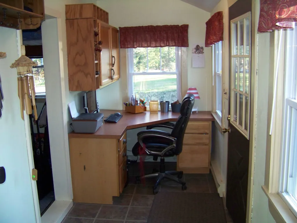 8 Governors Drive Raymond NH 03077