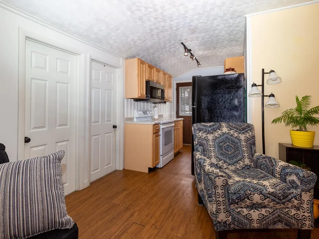 8 Governors Drive Raymond NH 03077