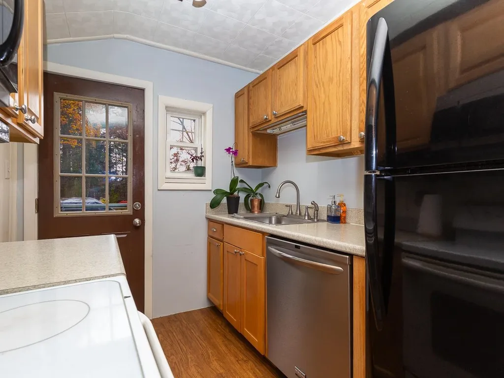 8 Governors Drive Raymond NH 03077