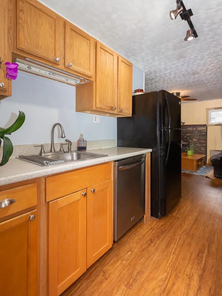 8 Governors Drive Raymond NH 03077