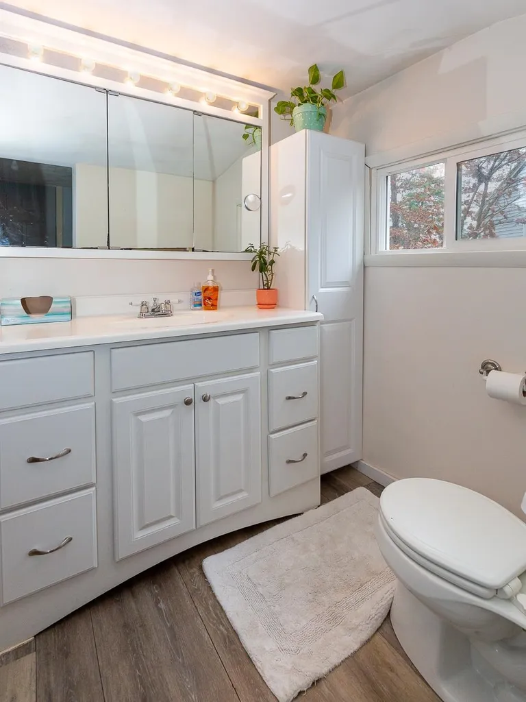 8 Governors Drive Raymond NH 03077