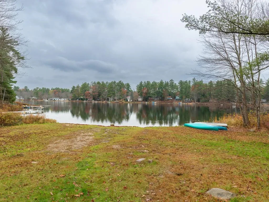 8 Governors Drive Raymond NH 03077