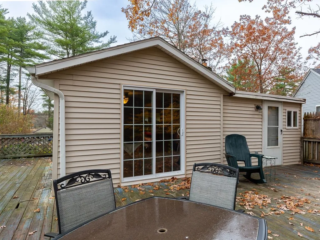 8 Governors Drive Raymond NH 03077