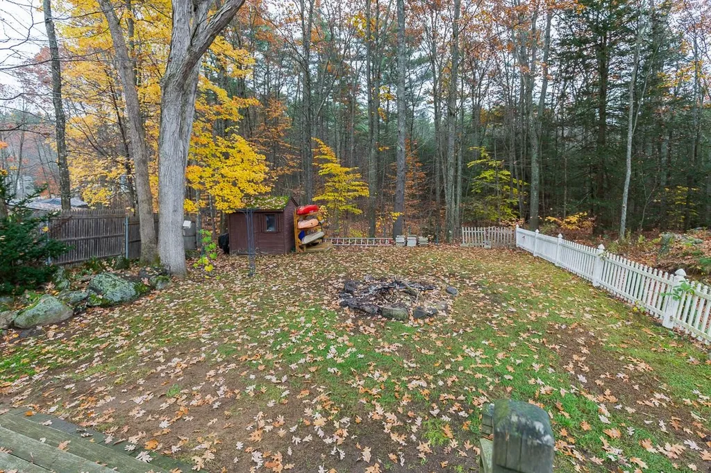 8 Governors Drive Raymond NH 03077