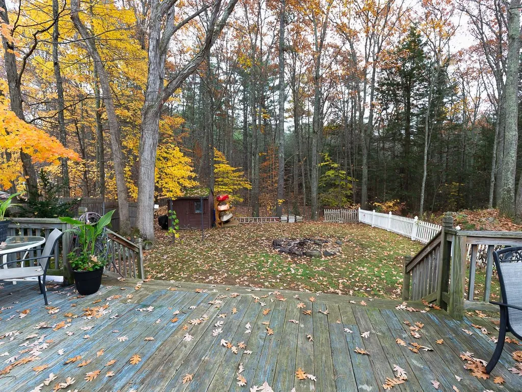 8 Governors Drive Raymond NH 03077