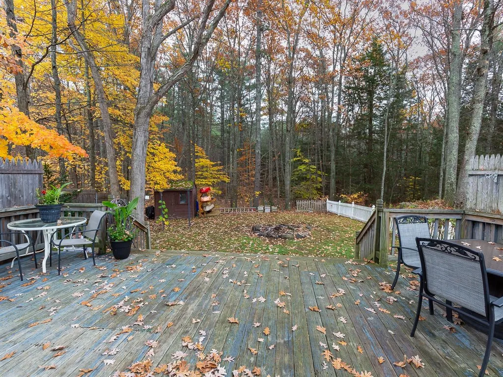 8 Governors Drive Raymond NH 03077