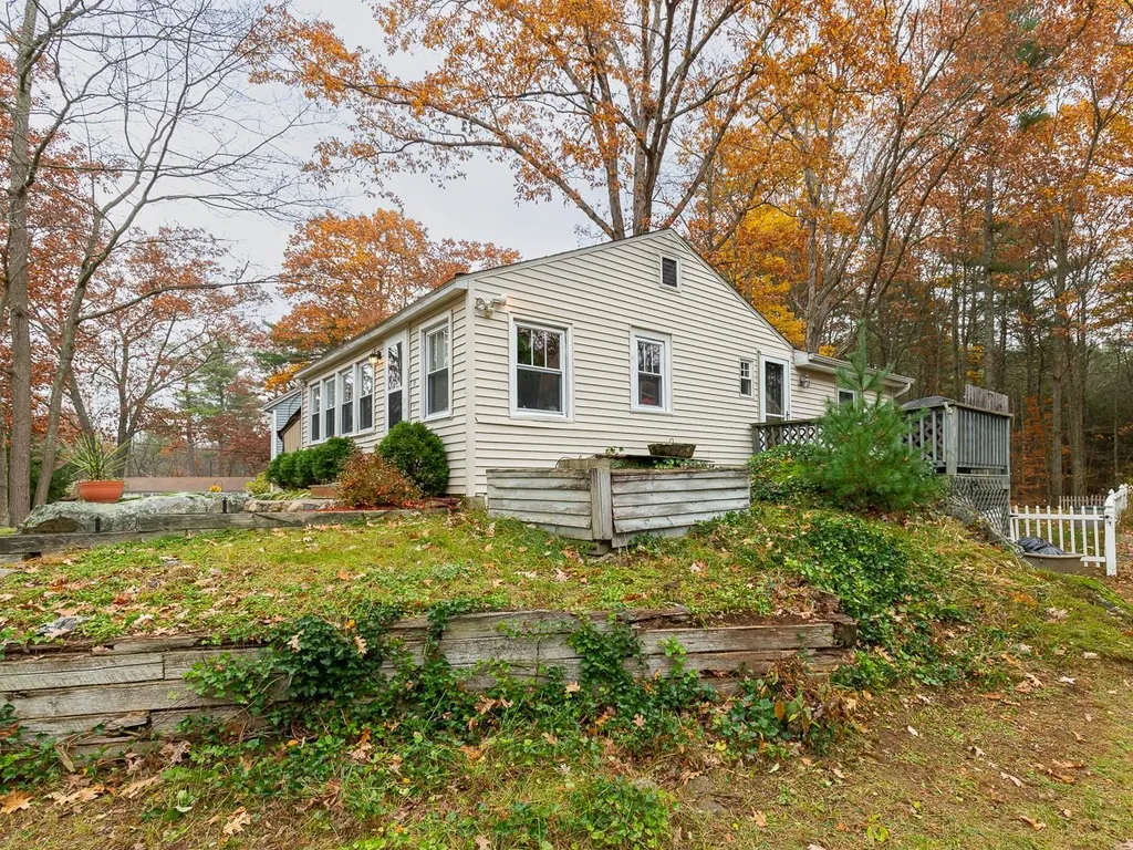 8 Governors Drive Raymond NH 03077