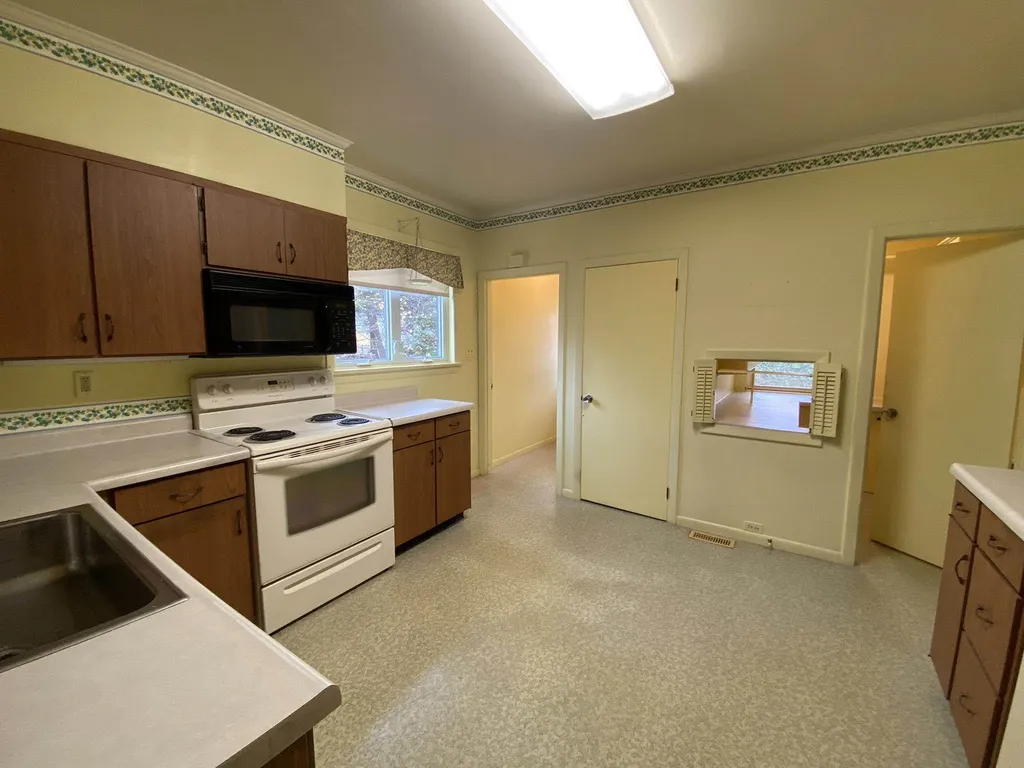 131 Oak Grove Avenue Brattleboro VT 05301
